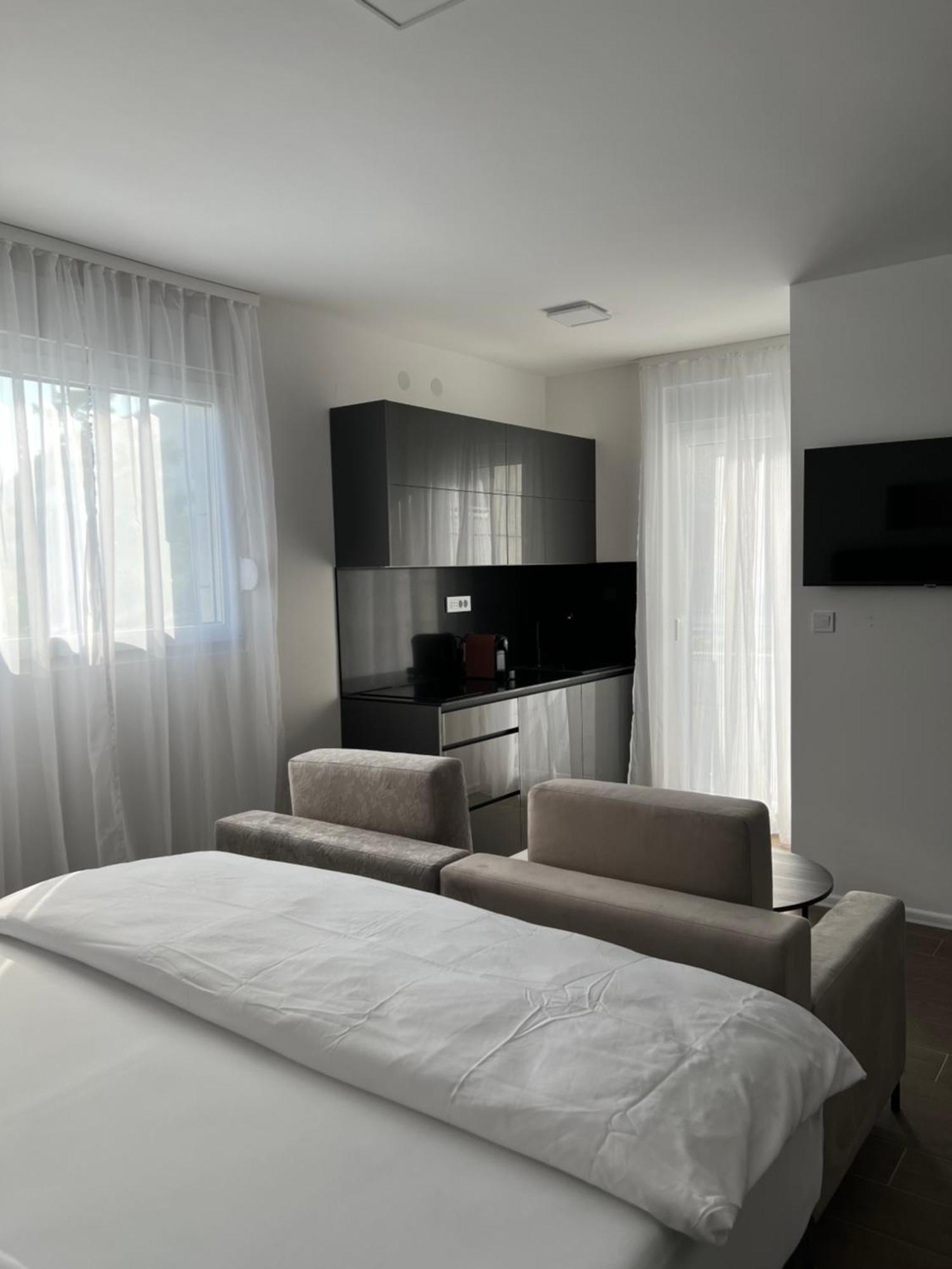 Madamik Apartments Бієла Екстер'єр фото